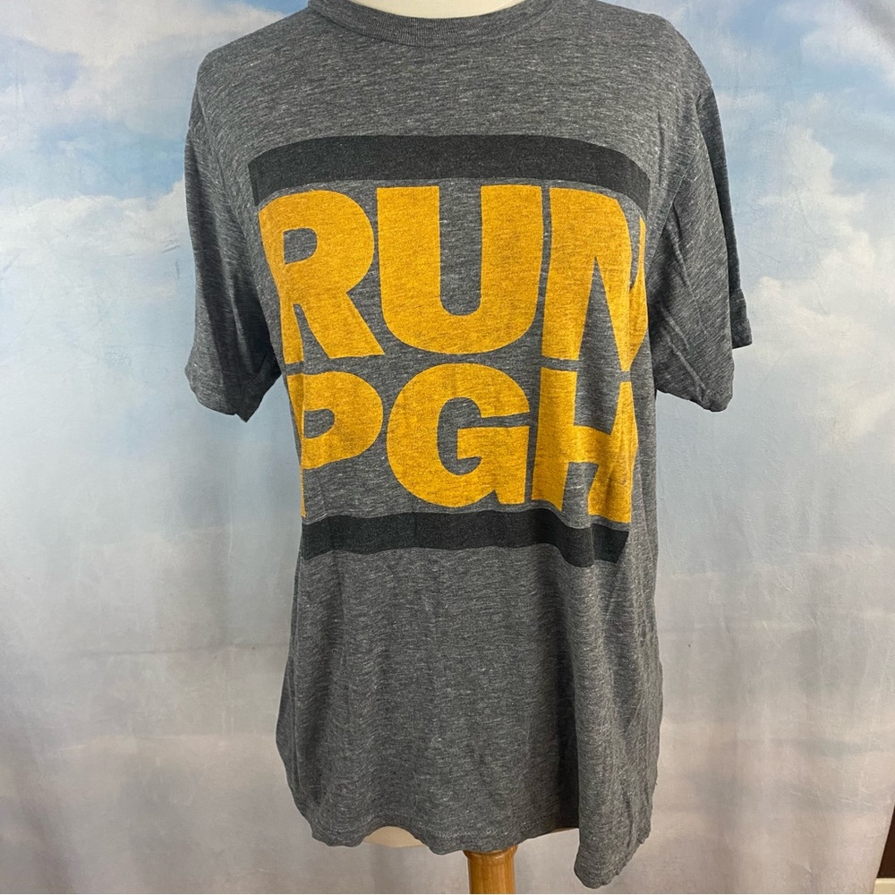 RUN PGH Pittsburgh Tee Size Large